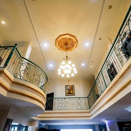 Reddoorz Plus @ Jalan Dr Sutomo Pekanbaru Luaran gambar