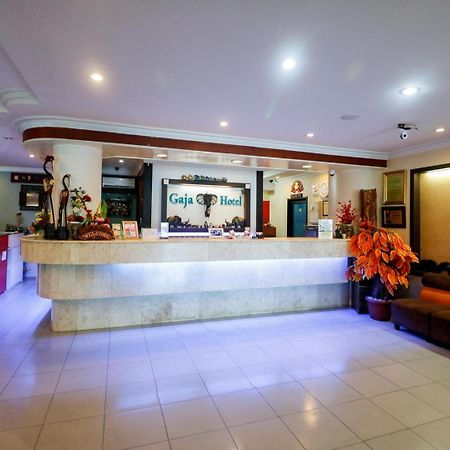 Reddoorz Plus @ Jalan Dr Sutomo Pekanbaru Luaran gambar