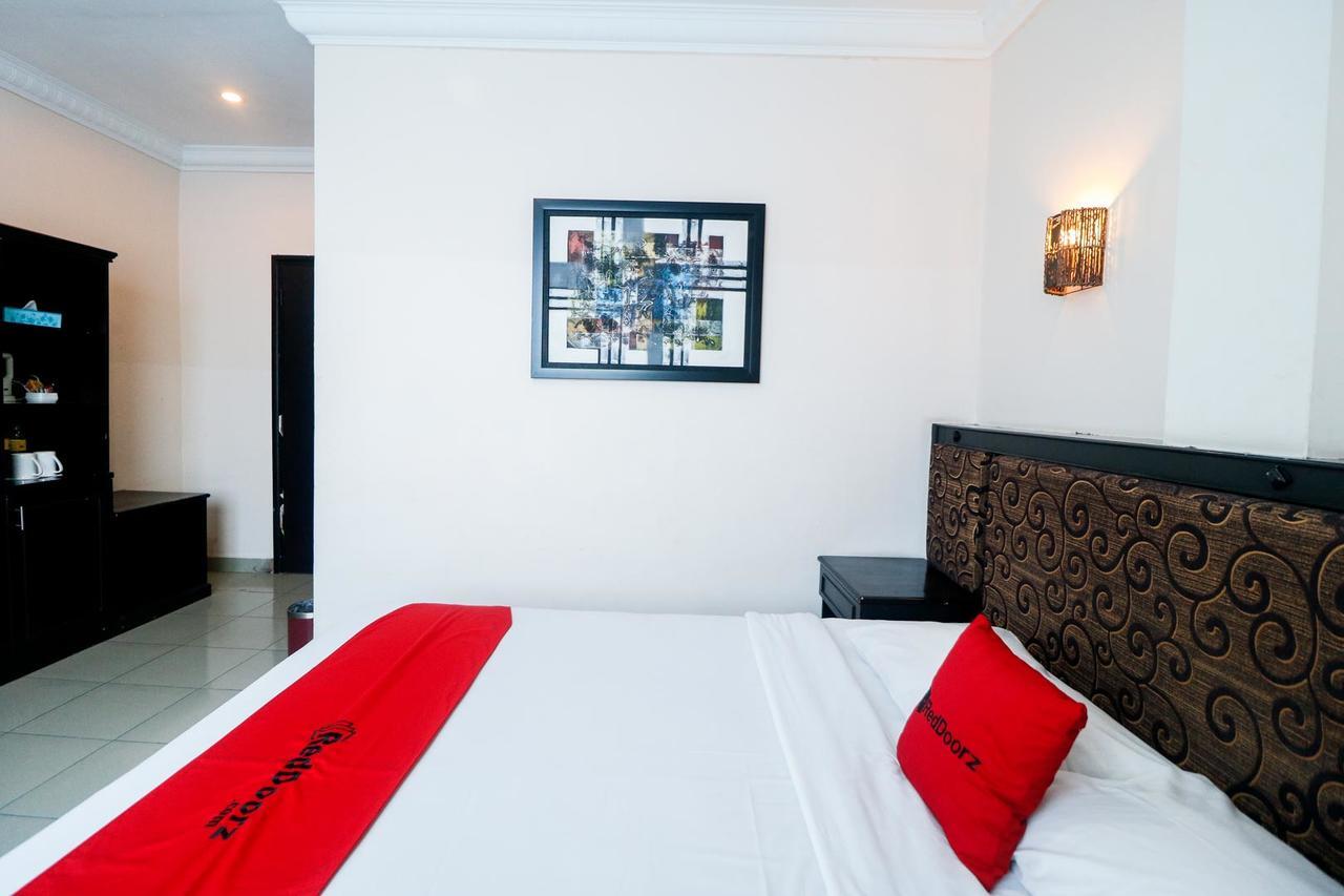 Reddoorz Plus @ Jalan Dr Sutomo Pekanbaru Luaran gambar