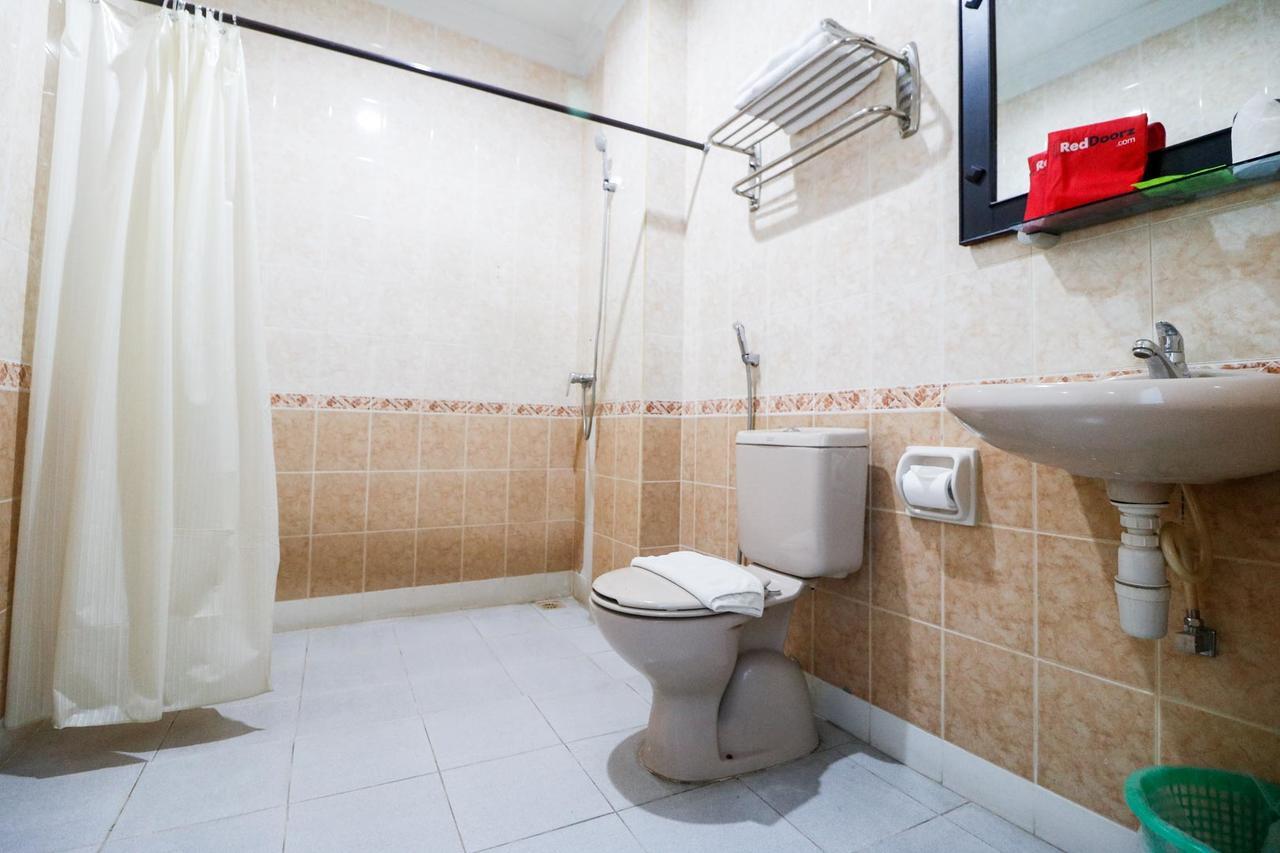 Reddoorz Plus @ Jalan Dr Sutomo Pekanbaru Luaran gambar